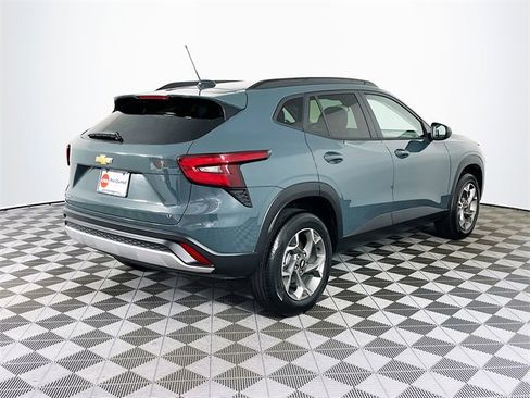 Certified 2025 Chevrolet Trax LT w/ LT Convenience Package image 10