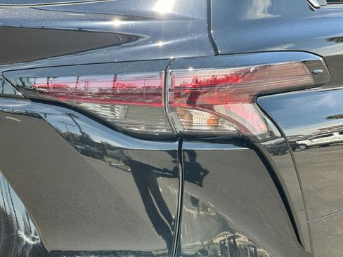 New 2026 Toyota Sienna XLE AWD/4WD image 28