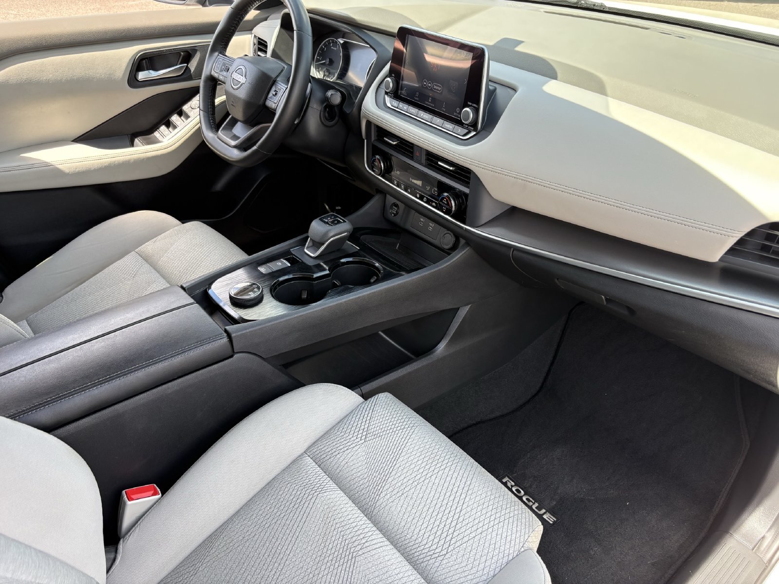 Used 2025 Nissan Rogue SV AWD/4WD image 14