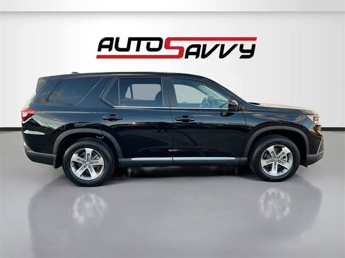 Used 2025 Honda Pilot EX-L image 8