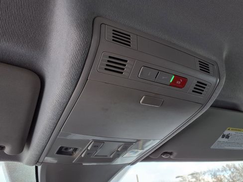 Used 2022 Volkswagen Tiguan SE image 21