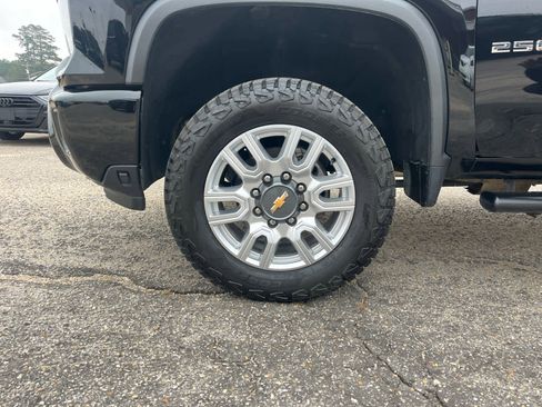 Used 2024 Chevrolet Silverado 2500 Custom w/ Custom Value Package image 33