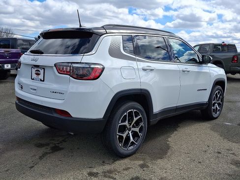 New 2026 Jeep Compass Limited w/ Mopar Graphics Package AWD/4WD image 4