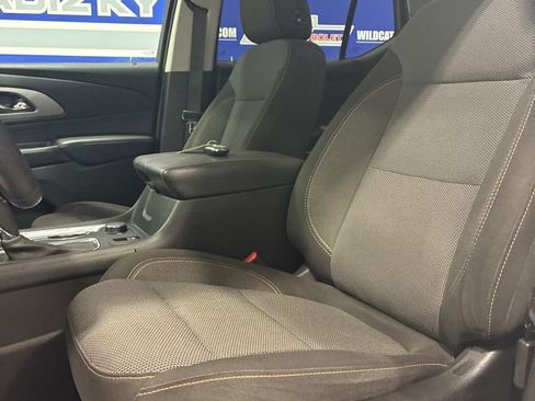 Used 2020 Chevrolet Traverse LT image 15