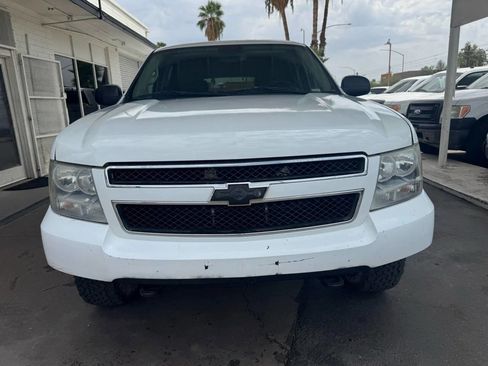 Used 2008 Chevrolet Suburban 2500 w/ Skid Plate Package image 2
