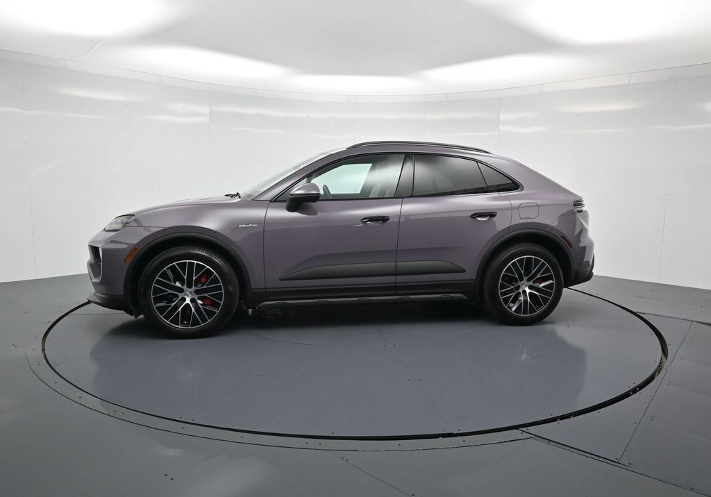 Certified 2025 Porsche Macan 4S Electric AWD/4WD image 2