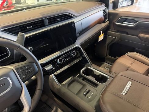 New 2025 GMC Sierra 2500 Denali w/ Denali Reserve Package image 11