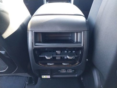 New 2025 Jeep Grand Cherokee Laredo image 7