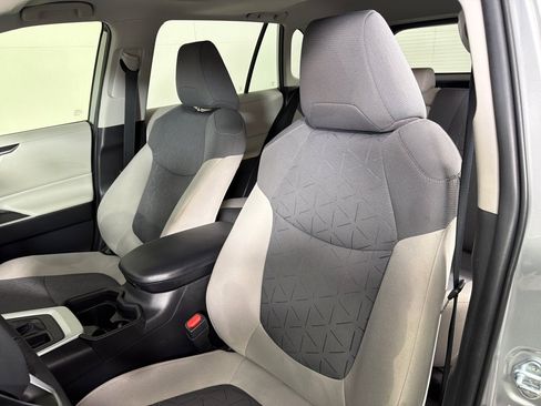 Used 2021 Toyota RAV4 XLE w/ Convenience Package AWD/4WD image 11