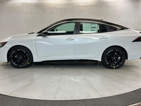 New 2026 Nissan Sentra SR w/ SR Premium Package FWD image 2