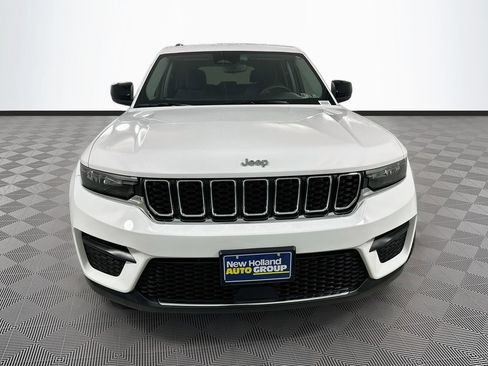 Used 2023 Jeep Grand Cherokee Laredo AWD/4WD image 2