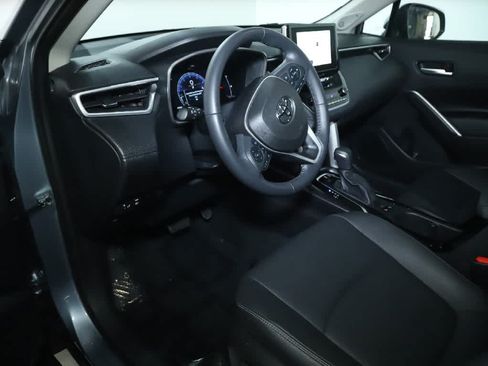 Certified 2023 Toyota Corolla Cross XLE w/ Convenience Package FWD image 17