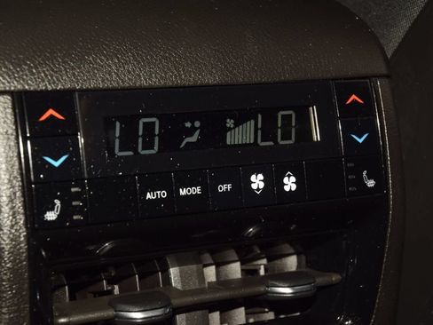 Used 2021 Jeep Grand Cherokee L Overland w/ Luxury Tech Group IV AWD/4WD image 42
