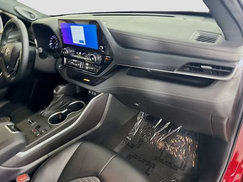 Used 2023 Toyota Highlander XSE FWD image 29