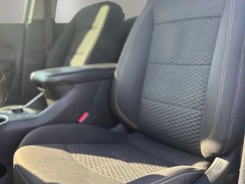 Used 2018 GMC Terrain SLE w/ Driver Convenience Package FWD image 11