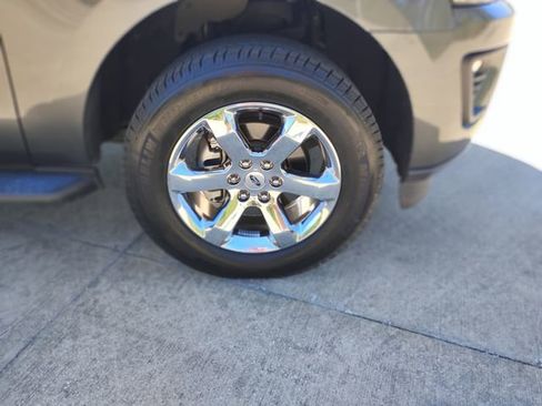 Used 2020 Ford Expedition XLT image 13