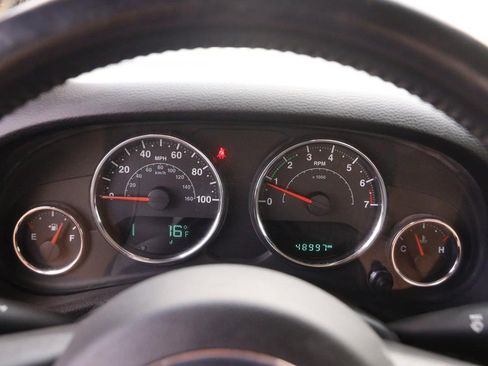Used 2016 Jeep Wrangler Rubicon w/ Power Convenience Group AWD/4WD image 12