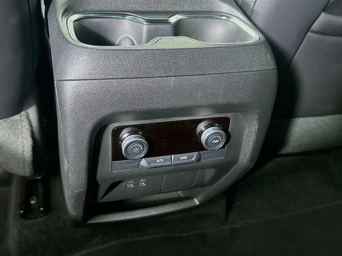 Used 2025 Buick Enclave Preferred image 27