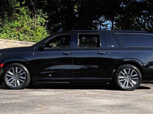 Used 2023 Cadillac Escalade ESV Sport w/ Touring Package AWD/4WD image 10