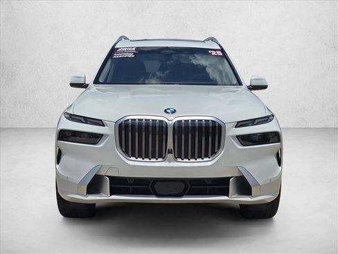 Used 2025 BMW X7 xDrive40i w/ Climate Comfort Package AWD/4WD image 2