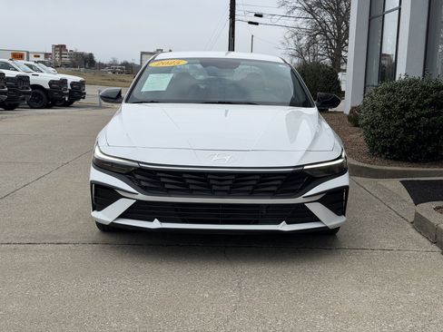 Certified 2025 Hyundai Elantra SEL image 12