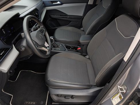Used 2023 Volkswagen Taos SE w/ Panoramic Sunroof Package image 29