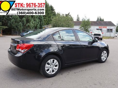 Used 2015 Chevrolet Cruze LS FWD image 10