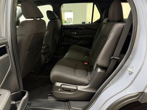 Used 2025 Honda Pilot Sport image 13