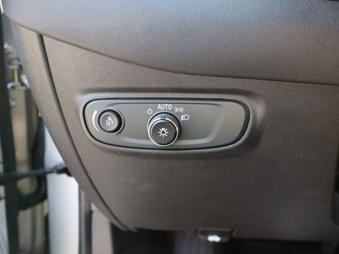 Used 2020 Chevrolet Equinox LS w/ LS Convenience Package FWD image 13
