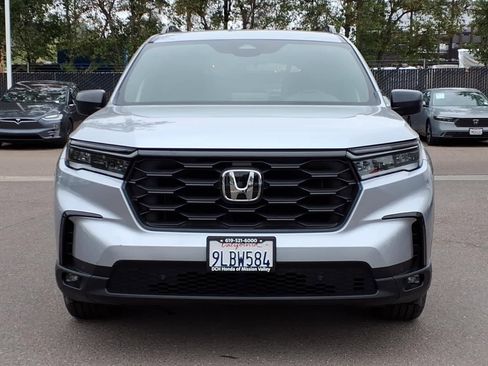 Used 2024 Honda Pilot Sport image 2