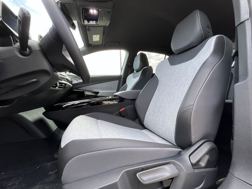 New 2026 Volkswagen ID.4 Pro AWD/4WD image 11