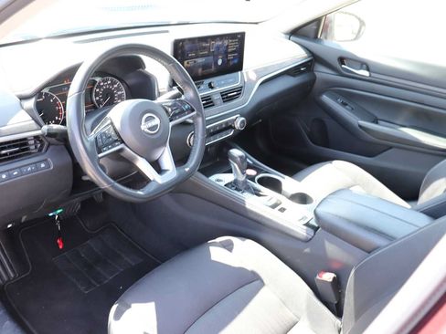 Used 2024 Nissan Altima 2.5 SV w/ SV Premium Package FWD image 9