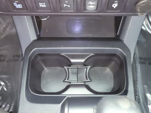 Used 2016 Toyota Tacoma TRD Sport w/ Premium & Technology Package image 25