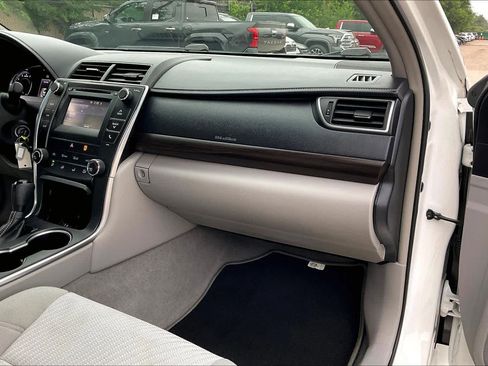 Used 2017 Toyota Camry LE FWD image 18