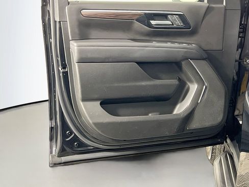 Used 2025 Chevrolet Tahoe LT image 18