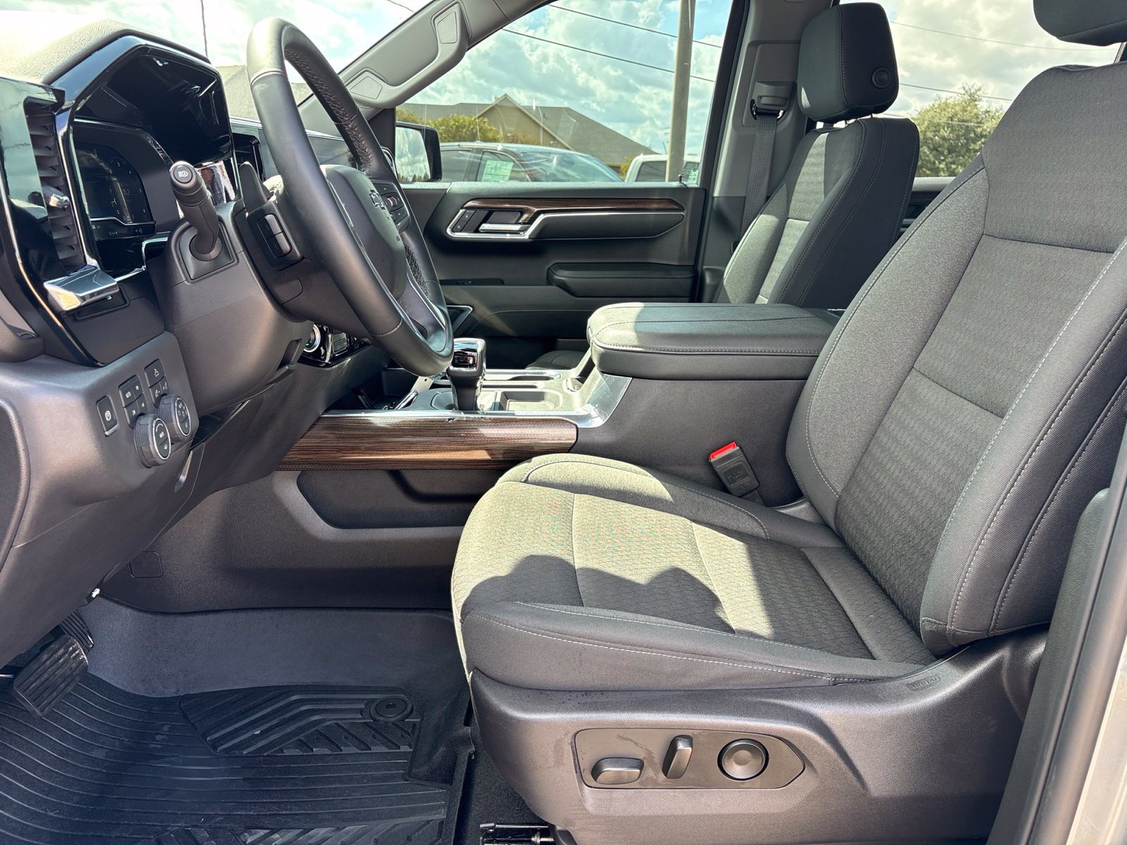 Used 2025 Chevrolet Silverado 1500 LT Trail Boss w/ Protection Package AWD/4WD image 13