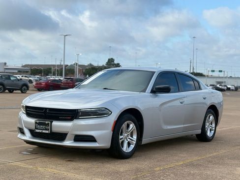 Used 2023 Dodge Charger SXT RWD image 4