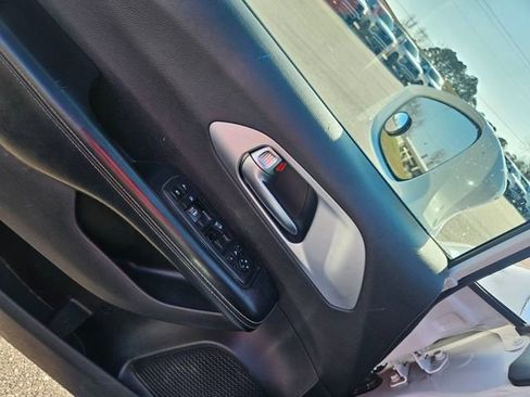 Used 2022 Chrysler Pacifica Touring image 11