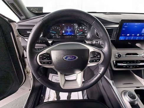 Used 2023 Ford Explorer XLT AWD/4WD image 11
