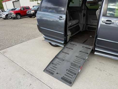 Used 2007 Toyota Sienna CE FWD image 21