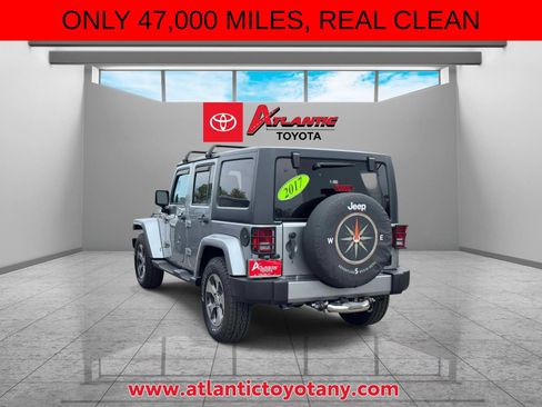 Used 2017 Jeep Wrangler Unlimited Sahara w/ Dual Top Group AWD/4WD image 7