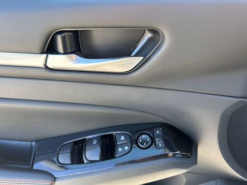 Used 2025 Nissan Altima 2.5 SR image 24