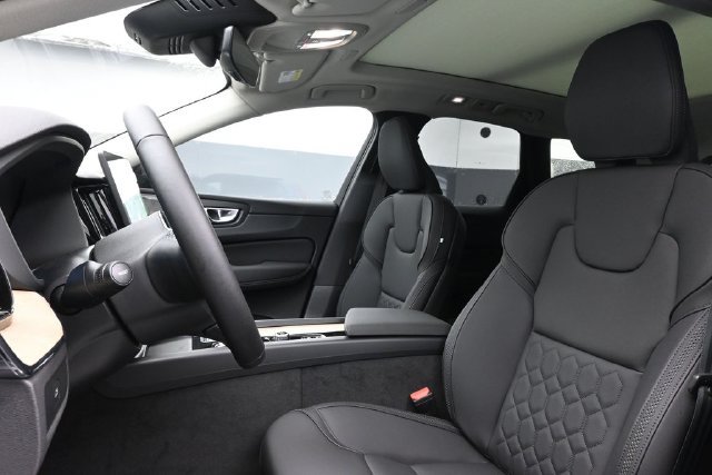 New 2027 Volvo XC60 B5 Plus AWD/4WD image 10