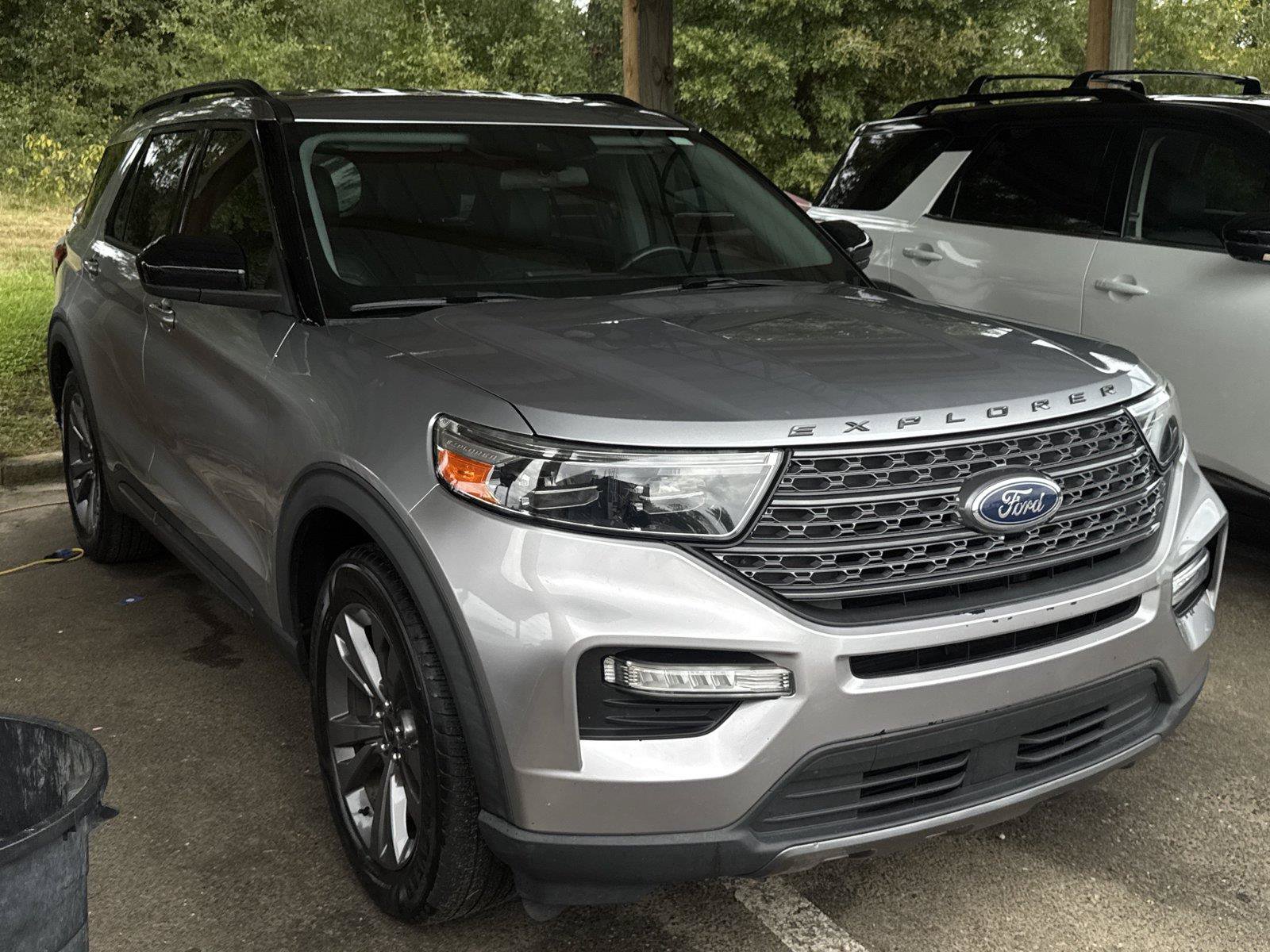 Used 2022 Ford Explorer XLT w/ Equipment Group 202A RWD image 2