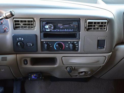 Used 2004 Ford F350 Lariat image 27