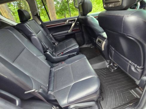 Used 2017 Lexus GX 460 Luxury w/ Preferred Accessory Package AWD/4WD image 12