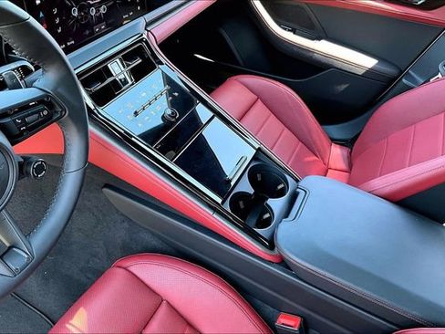 Used 2025 Porsche Panamera RWD image 18
