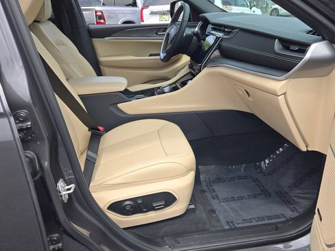 Used 2024 Jeep Grand Cherokee Limited w/ Luxury Tech Group II AWD/4WD image 13