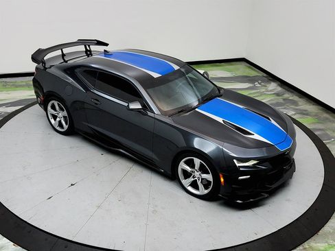 Used 2017 Chevrolet Camaro SS RWD image 32