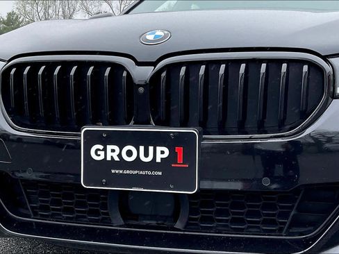 Used 2023 BMW M550i xDrive w/ Dynamic Handling Package image 28